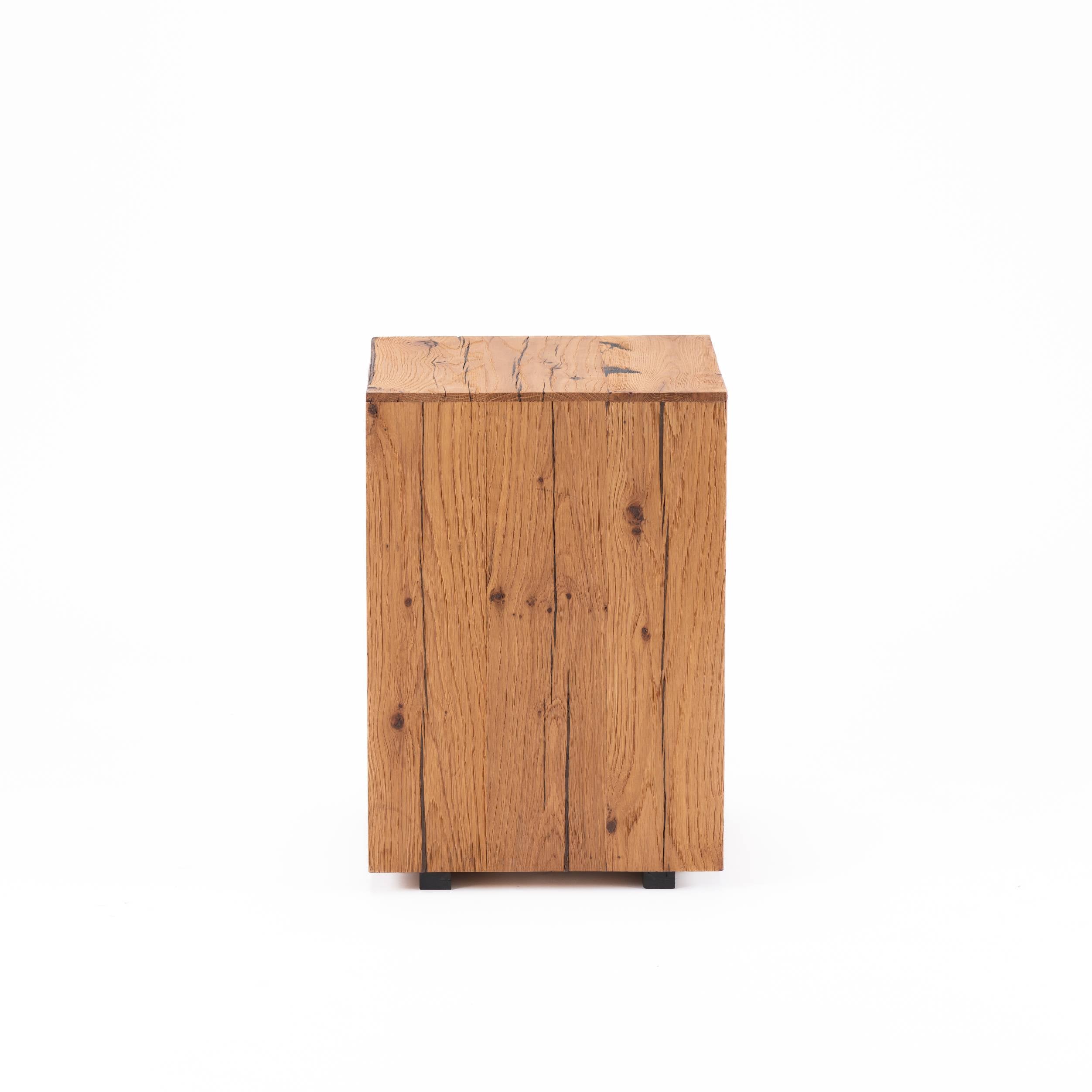 Reclaimed Oak Side Table-flitch and grain