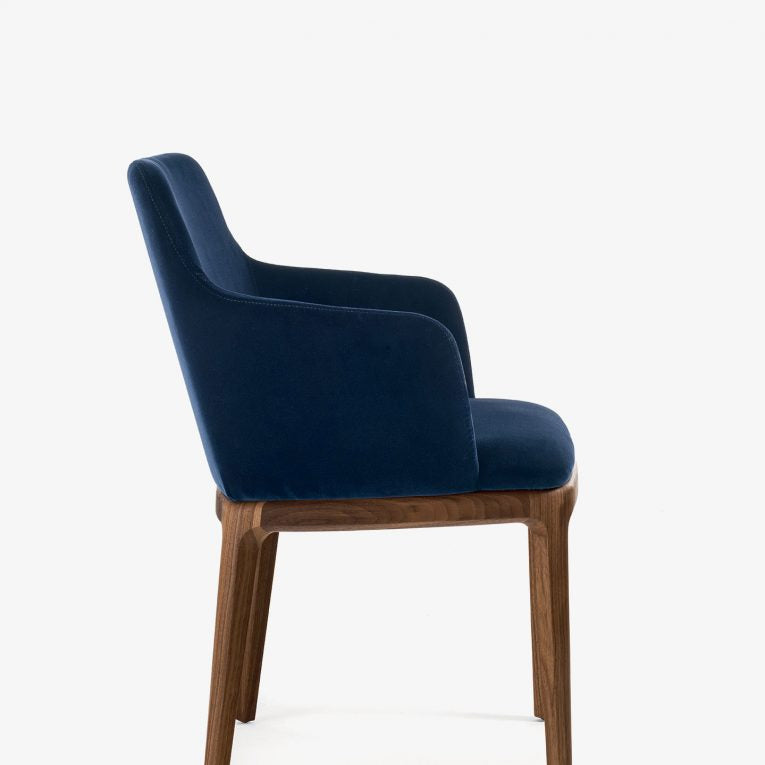 كرسي لاكوست بذراعين من الجلد